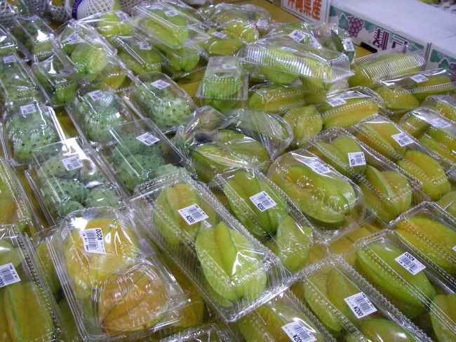 パッションフルーツなどの沖縄的な果物がたくさんありました。