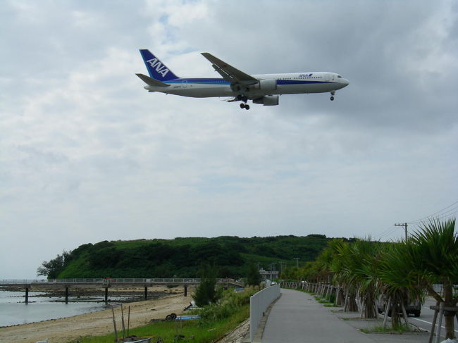 続いて那覇空港近くの瀬長島で、着陸する飛行機の撮影会。