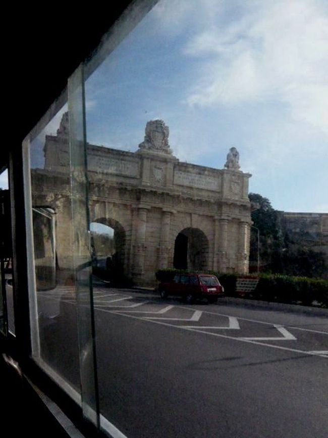 ←◆『バスからの景色♪』<br /><br />このゲートも何度も通過しました