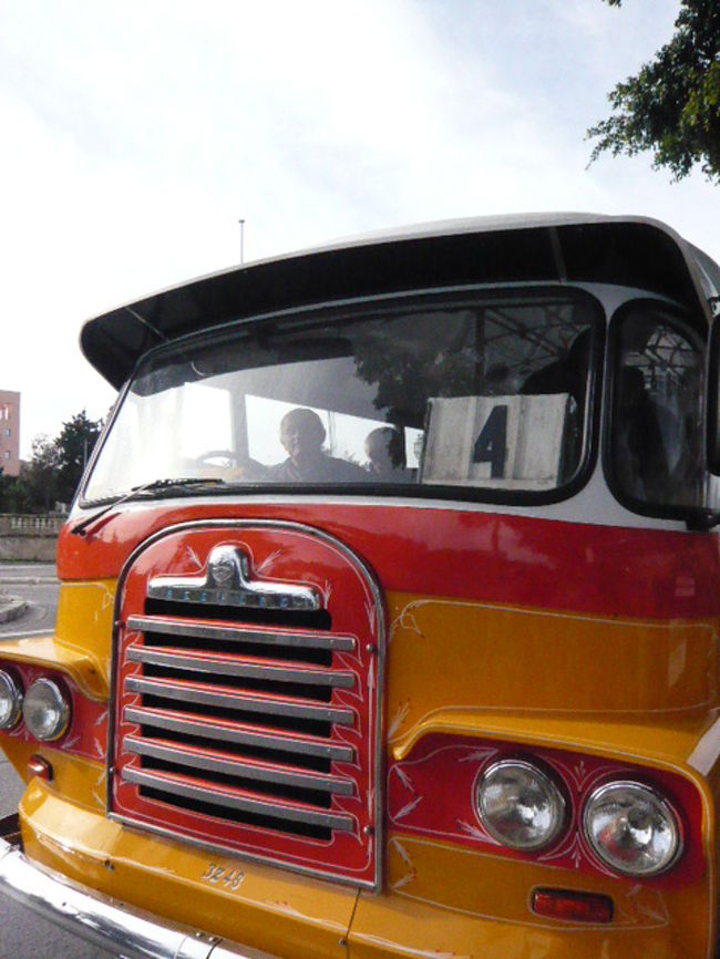 ←◆『バスからの景色♪』<br /><br />ヴットリオーザまで４番バスで<br /><br />運転手に何度かお願いしといて<br /><br />ちゃんと降ろしてもらえました<br />