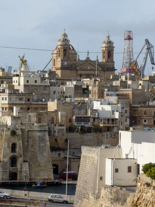 ←◆『ビットリオーザの街♪』<br /><br />あっちの方に大きな教会ですね