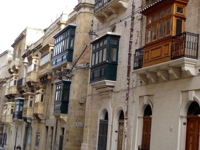 ←◆『ビットリオーザの街♪』<br /><br />ココもお約束の出窓の羅列があった