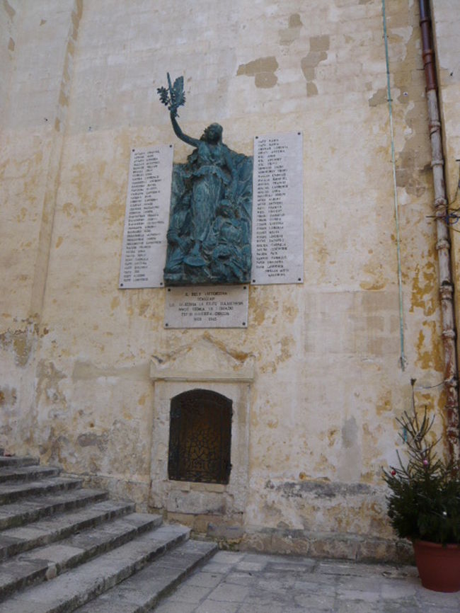 ←◆『聖ローレンス教会♪』<br /><br />この階段を降りた処に入口がある