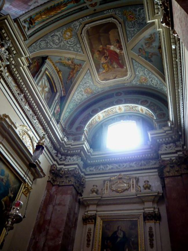 ←◆『聖ローレンス教会♪』<br /><br />ホント外側からは想像出来ません 