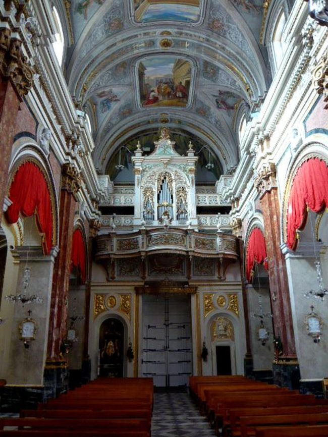 ←◆『聖ローレンス教会♪』<br /><br />後側はお決りのパイプオルガン