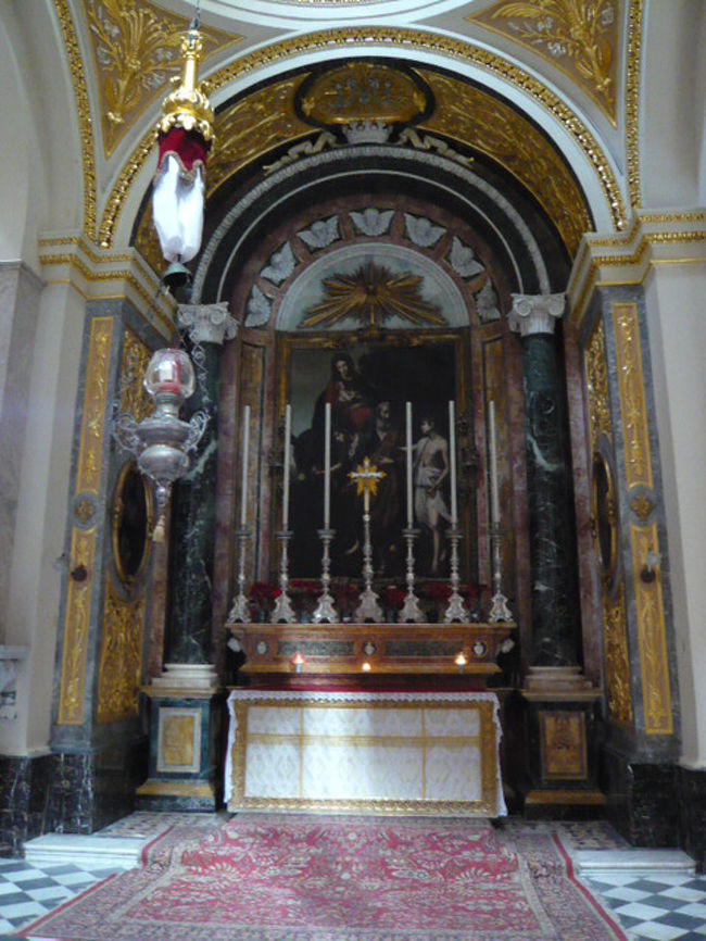 ←◆『聖ローレンス教会♪』<br /><br />この蝋燭が妙に長いですよね？