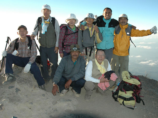7時間かけてやっと頂上に着いた、快晴、無風。