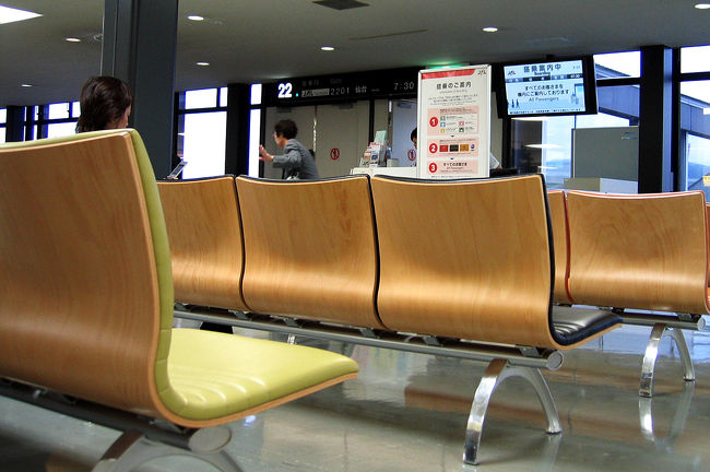 搭乗手続きは既に始まっていました。<br />ガラガラになった搭乗口です。<br /><br />伊丹発7：30/仙台行き8：45<br />JEX 2201