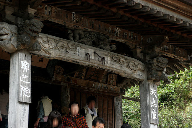 ここまで来ると、何処に居たのか、人が多いです。^^