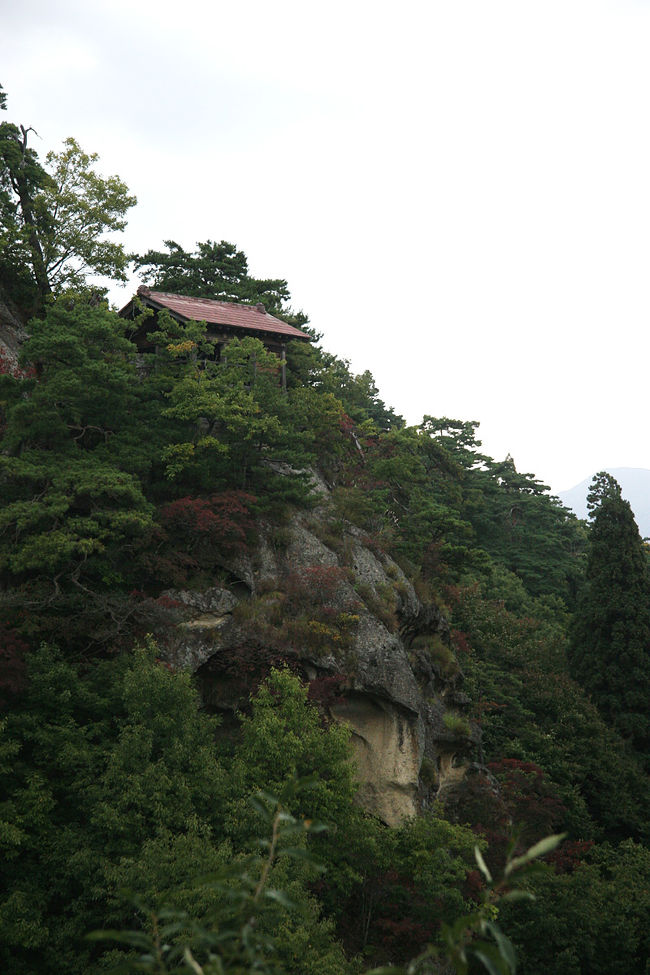 釈迦堂（立石寺）だと思います。^^;<br />現在は修行者以外は立ち入り禁止だそうです。<br />