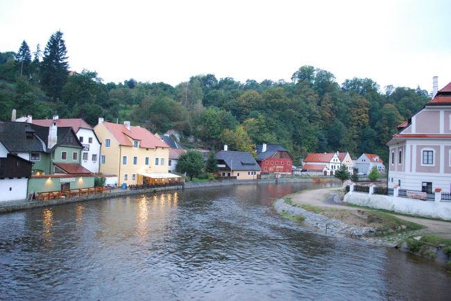 黒川温泉に似ている気が個人的にはしました。<br />ひっそりとした街で、川の流れの音が心地よいので。