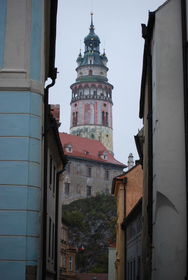 クルムロフ城と街並み。