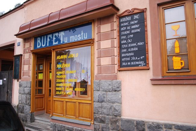 ペンションの横にあった、BUFFET。<br />来たときも帰るときも閉まっていました。