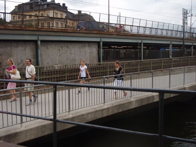 ガムラスタンとは反対側の出口へ出ると、もう目の前に海が広がっています。