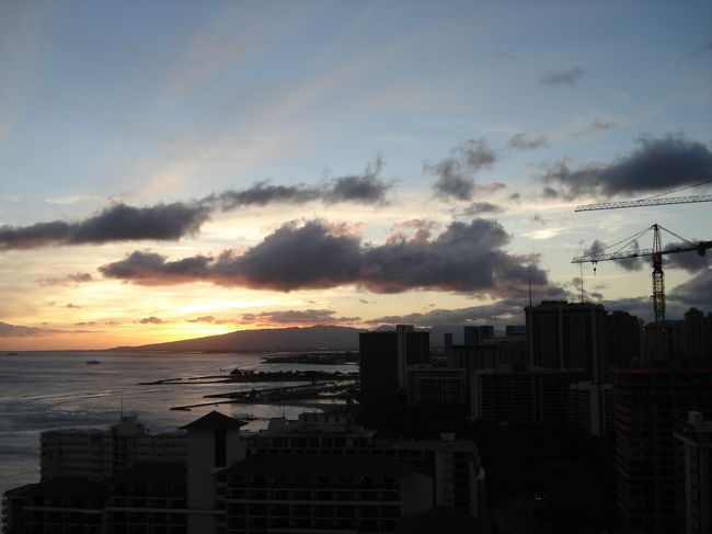 いやー夕焼けやばいっす。<br /><br />外カップルだらけっす。<br /><br />普段一人旅なのになにやら物寂しさを感じる…。<br /><br />明日友達が来るまでちょっとさびしい今日この頃。