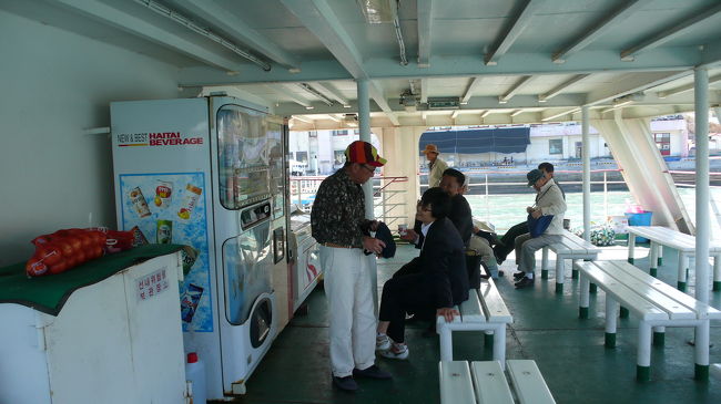 ２階のデッキです。<br />自動販売機が３台、売店も有りアイスクリームなど販売。<br />トイレも洋式で２箇所有りきれいでした。