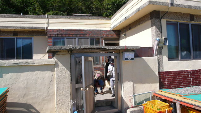 貝殻細工制作のおじいさんの家。<br />ドラマでは、女性が作った様ですが？