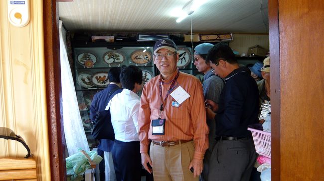 貝殻細工の展示前で１枚。