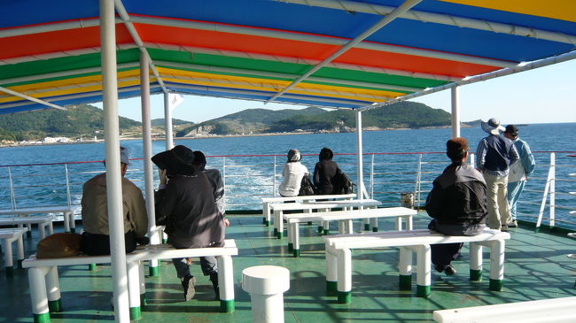 遠ざかる青山島を眺めながら、サヨウナラ。<br /><br /><br /><br />