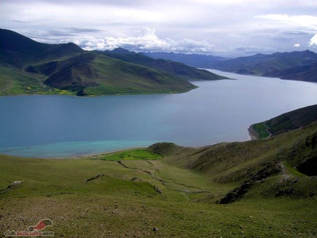 ヤムドゥク（羊卓雍）湖