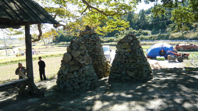 積み石が３つ、願い事をしながら積んで行くそうです。<br />