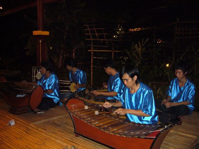 伝統音楽の生演奏で盛り上がるタイ気分♪