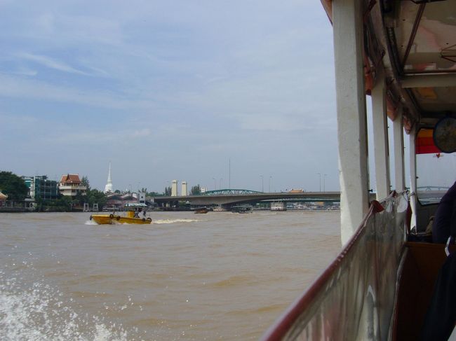 船上からの風景。<br />川の水は濁ってますが…涼しくて気持ち良いですー。