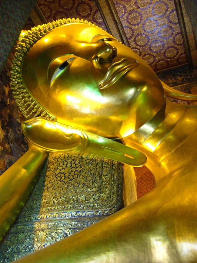 お久しぶりです、寝釈迦様。<br />まずは、お顔から拝ませていただきます。