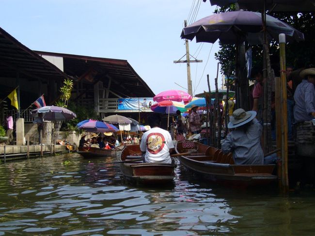 水上マーケットエリアに到着〜。<br />