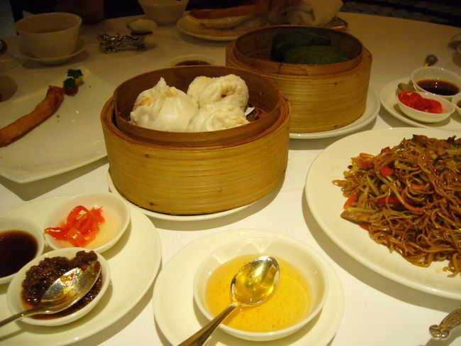 ランチは、シャングリラホテルまで遠征して、『シャンパレス』で飲茶を。<br />シンプルだけど、深さを感じる。中華なのに、さわやか。好吃！