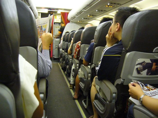さてさて、空港で家族と別れ、私は1人でシンガに戻ります。<br />復路は、ジェットスターアジア利用。(エア・アジアより快適？)<br /><br />さて、来年の家族旅行はどこ集合にしようかな？