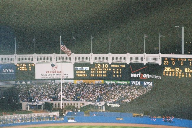 2002年10月03日<br /><br />日付が変わっても試合が終わらず、試合途中で帰路へ<br />LIRRの終電ギリギリで帰宅できた。