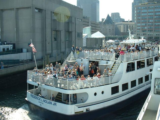 ホエールウォッチング船