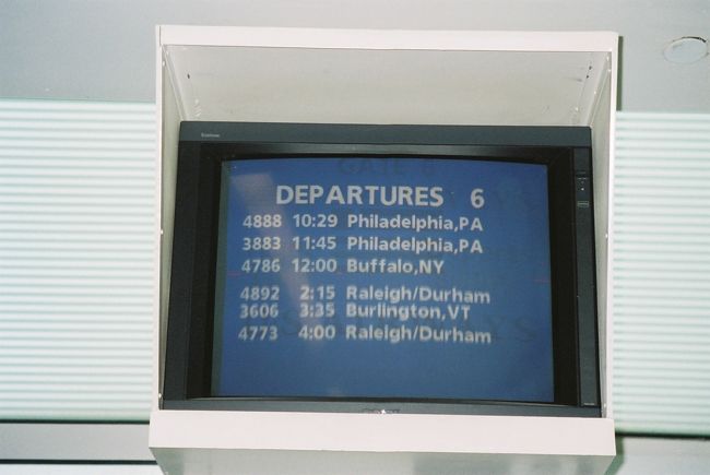 ・12:00 ラガーディア空港(NY) −(US4786)→ 13:25 バッファロー空港