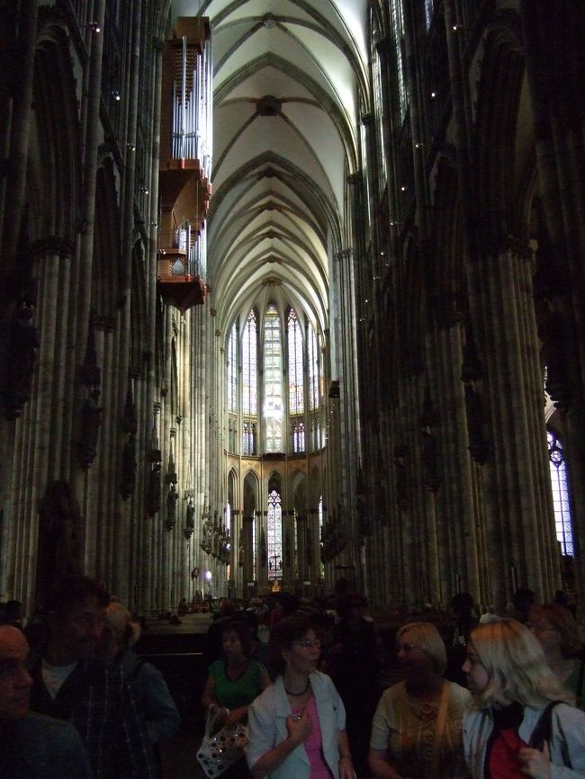 ケルン大聖堂の内部です。