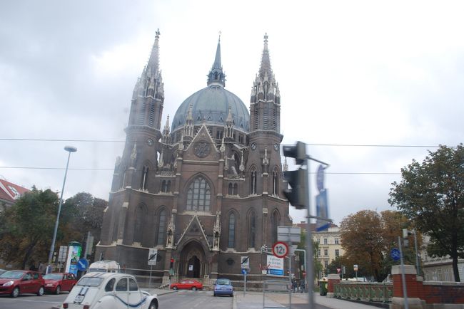 名前がわかりません。<br />シェーンブルン宮殿とウィーン西駅の間にあった教会。