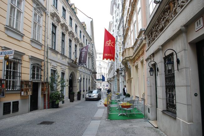 賑やかなケルントナー通りから通り一本奥に入るだけでこの静けさ。