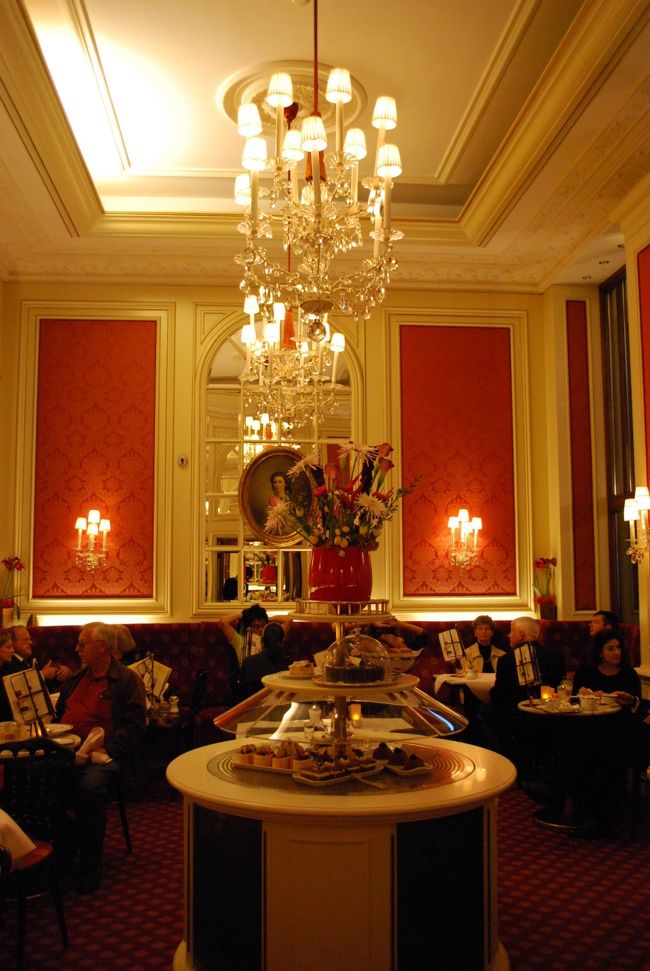 内装も趣のあるアンティーク調で揃えられています。