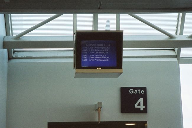 2002年10月27日<br /><br />ラ･ガーディア空港<br /><br />※ コロンバス行きUS4759便(ラ･ガーディア空港12:30発)が機器トラブルによりフライトキャンセルとなり、代替ルートでコロンバスへ移動  