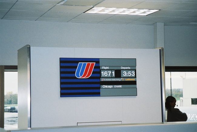 ・15:53コロンバス空港 −(UA1671)→ 16:09シカゴ･オヘア国際空港