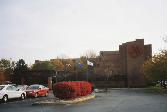 宿: Racine Marriott Hotel