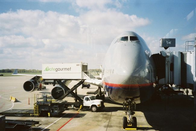 ・12:45シカゴ･オヘア国際空港 −(UA883)→ 翌17:00成田国際空港