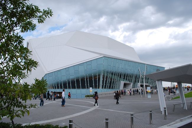 舞浜のTDRの敷地内に、オリエンタルランドが誘致したシルク・ドゥ・ソレイユの常設シアターが10月1日よりオープンしました。<br />オープンに先立ち2ヶ月ほどトライアウト公演を行うとのことで、一足先に公演を見に行ってきました。