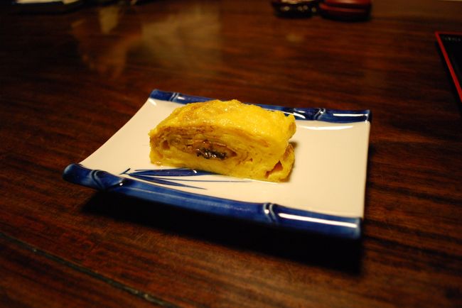 まずは鰻巻き。一皿3切れですが、1切れずつ分けて出して頂きました。味醂の味が強く、かなり甘めですが、鰻とマッチしてなかなか美味です。