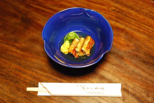 うざく。すぐに鰻重が出てくるのですが、なぜか食べたくなります。こちらも甘みが強く、甘酢でしょうか？