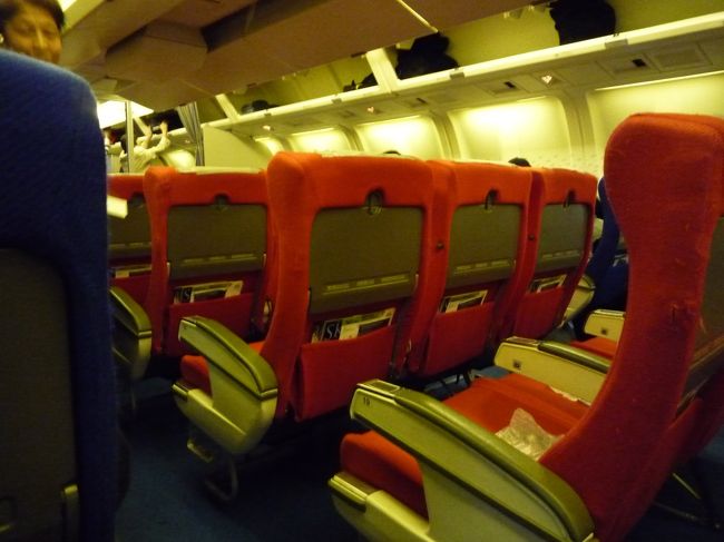 飛行機内<br />窓側キープできました。<br /><br />ちなみに座席は２０のAとCの二人がけでした。<br />出入り口そばの為降りる時もスムーズでした。<br />