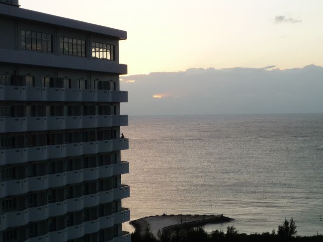 夕日はこちら側の部屋からは　見れません<br />（残念）