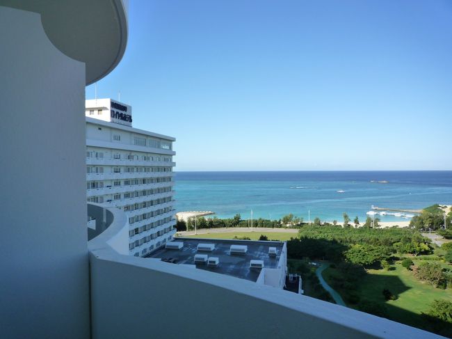 １１階の部屋からの眺めです。<br />今回泊まった部屋は　残波岬側です。