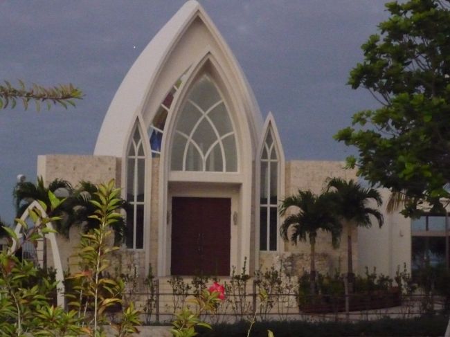 残波ロイヤルホテルの前に教会がありました。