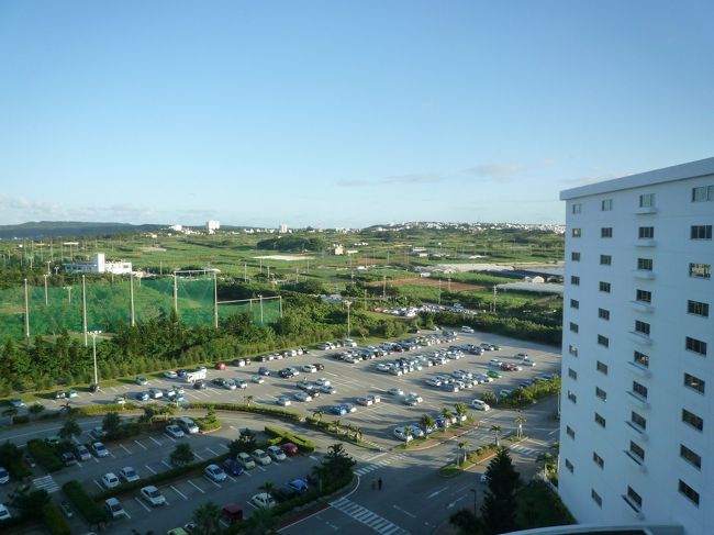残波ロイヤルホテルの駐車場が見えます<br />